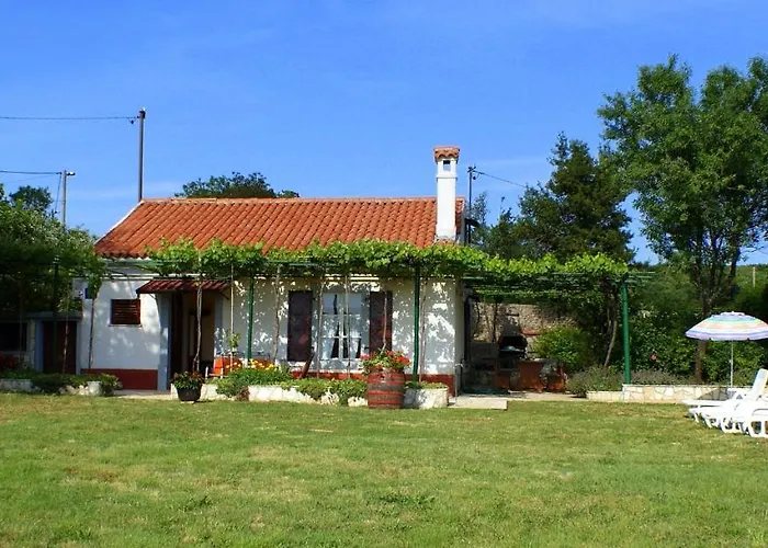House Violeta Nyaraló Raša